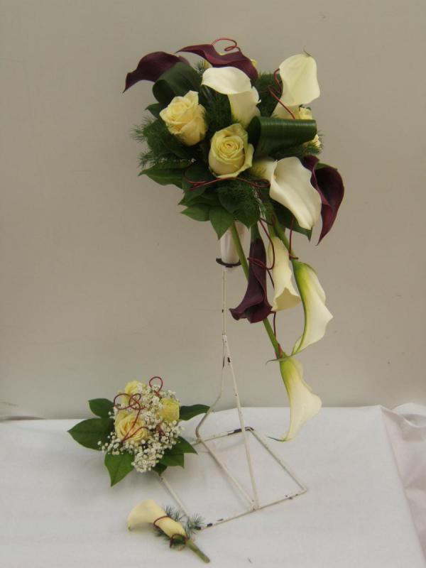 Bouquet avec jetée calla roses 