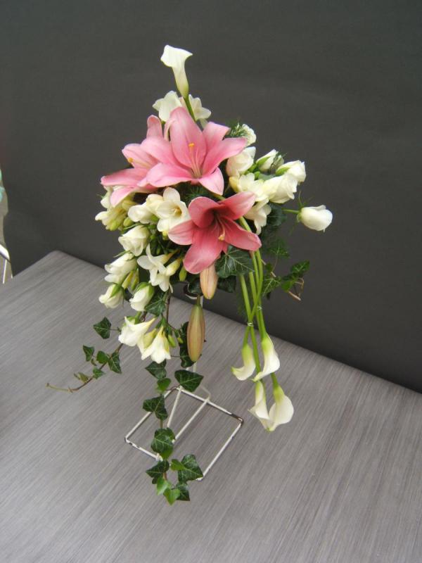 Bouquet avec jetée lys freesia