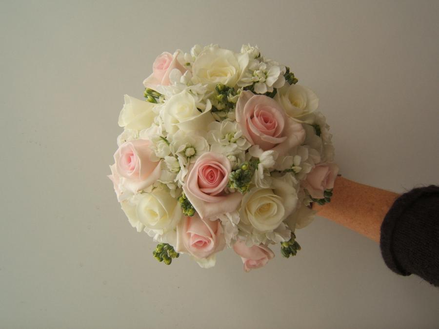 Bouquet rond giroflées roses